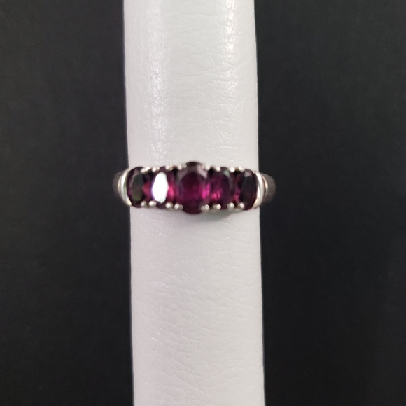 Sterling Silver Garnet Ring Size 6.5 - Picture 1 of 2